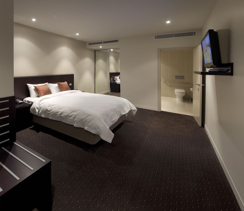 Atlantis Hotel, Melbourne Superior Queen Room (Accessible) 2