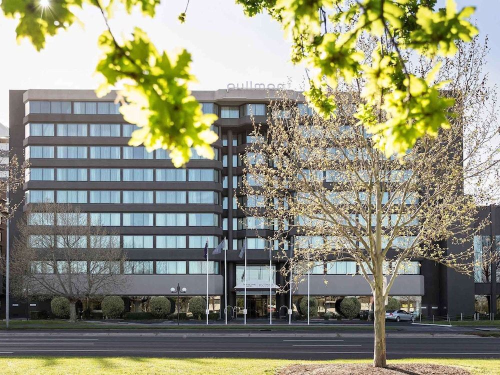 Pullman Melbourne Albert Park exterior_detail