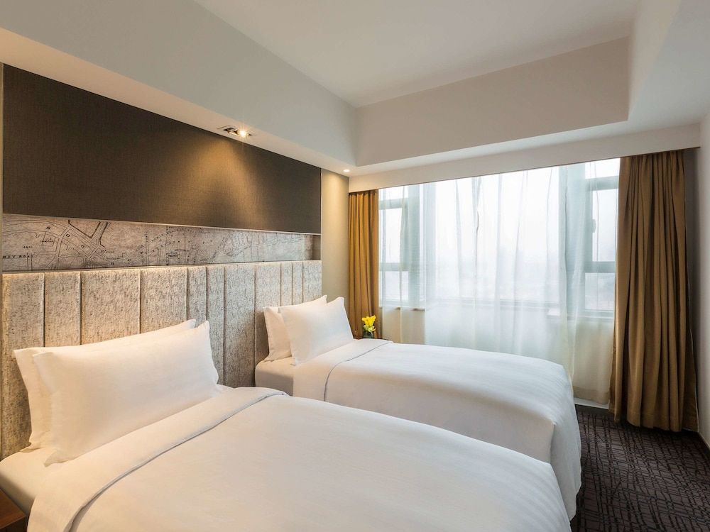 Grand Mercure Shanghai Hongqiao Superior Room, 2 Twin Beds, City View