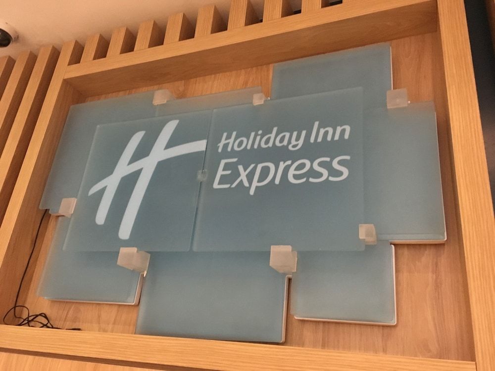 Holiday Inn Express London Victoria, an IHG Hotel