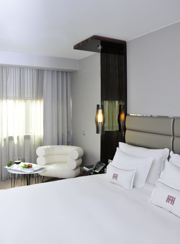 Altis Grand Hotel Deluxe Double Room 4