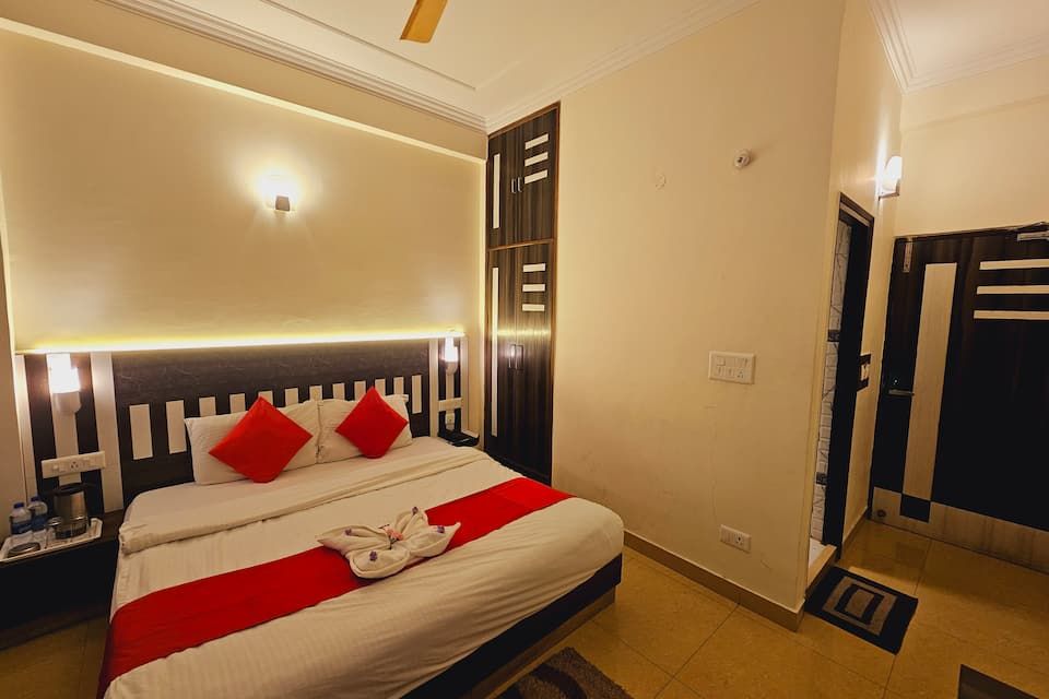 Kasauli Continental Resort Standard Room Without Balcony (Non AC) 4