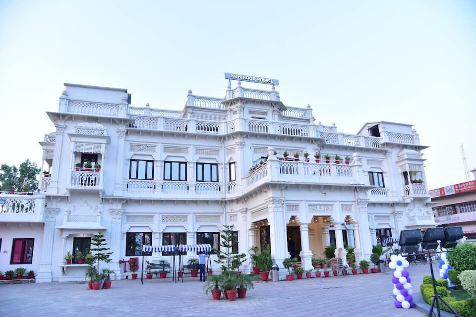 Kamay The Kohinoor Palace