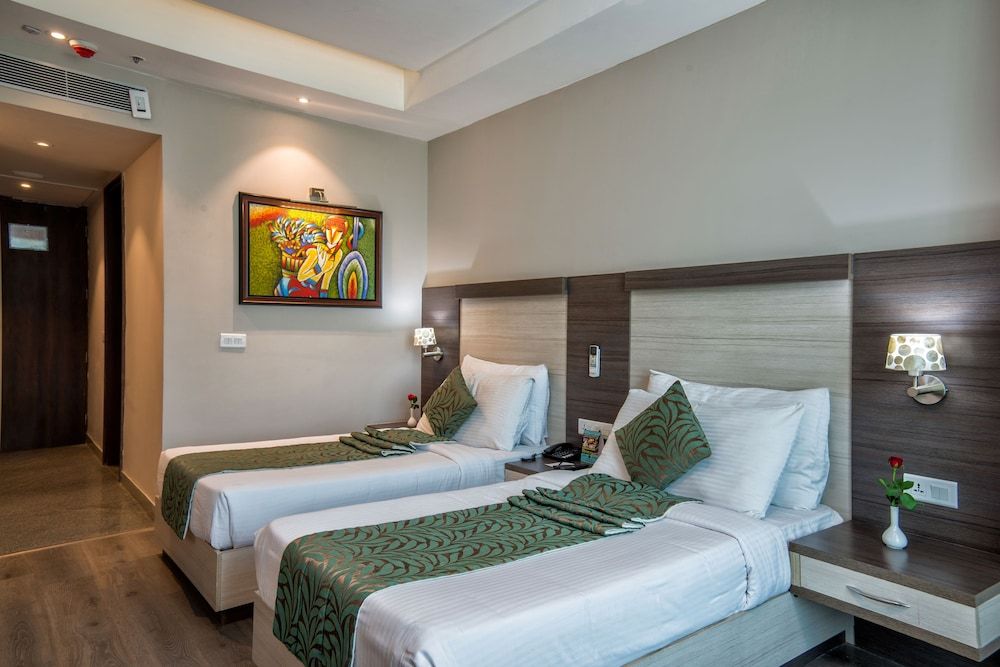 Hide Away Suites Executive Room 15