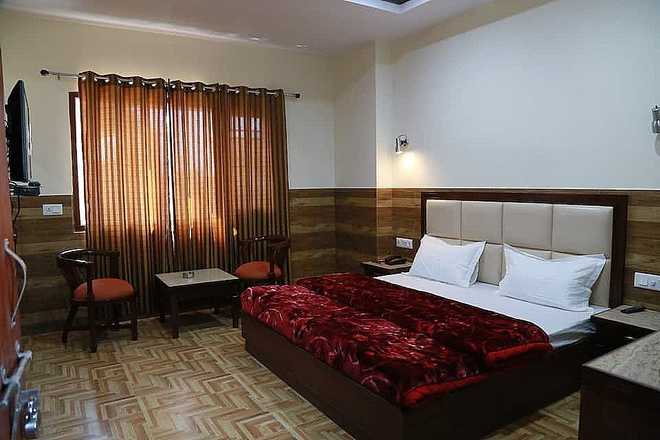 Hotel Vishnu Inn Deluxe Double Room 7