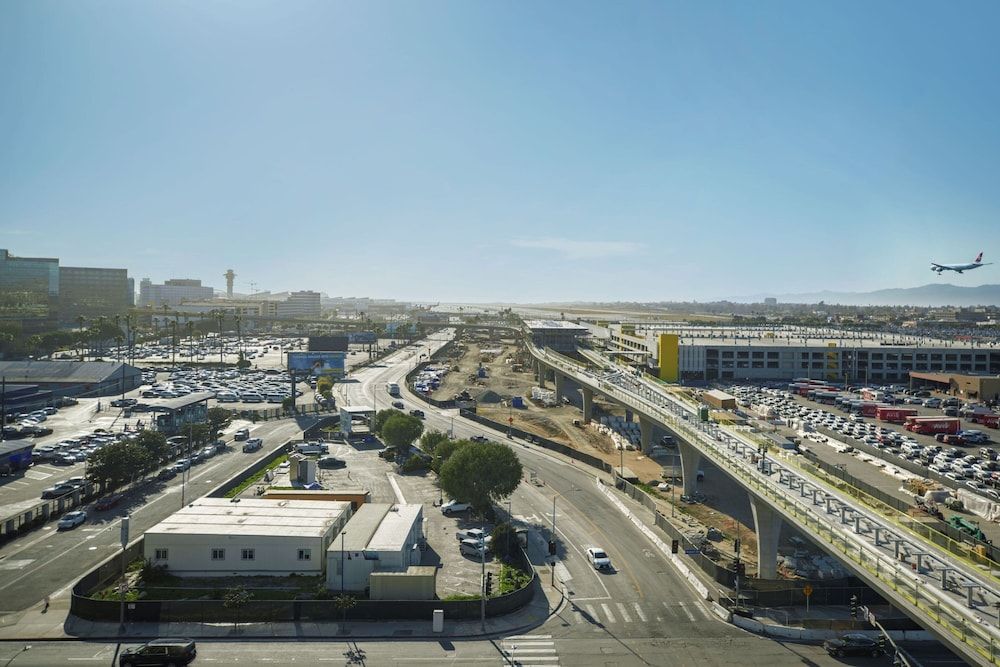 Renaissance Los Angeles Airport Hotel Room, 2 Queen Beds, Non Smoking 3