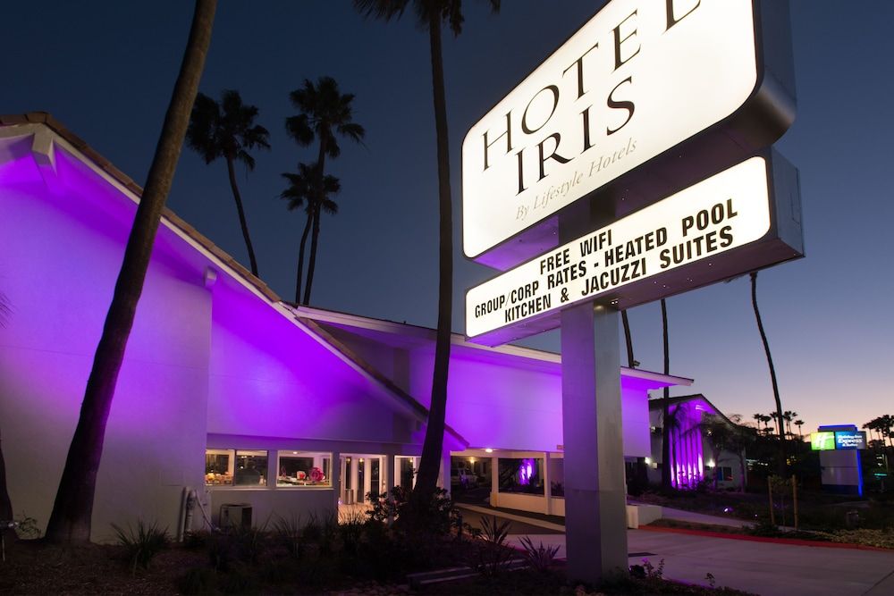 Hotel Iris - San Diego facade 5