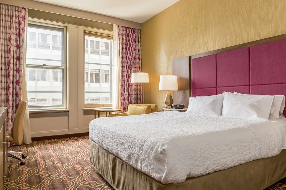 Hampton Inn Majestic Chicago Theatre District featured 3