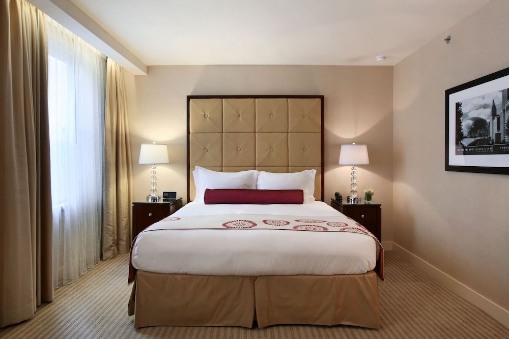 Millennium Knickerbocker Chicago Standard Room, 1 King Bed 2