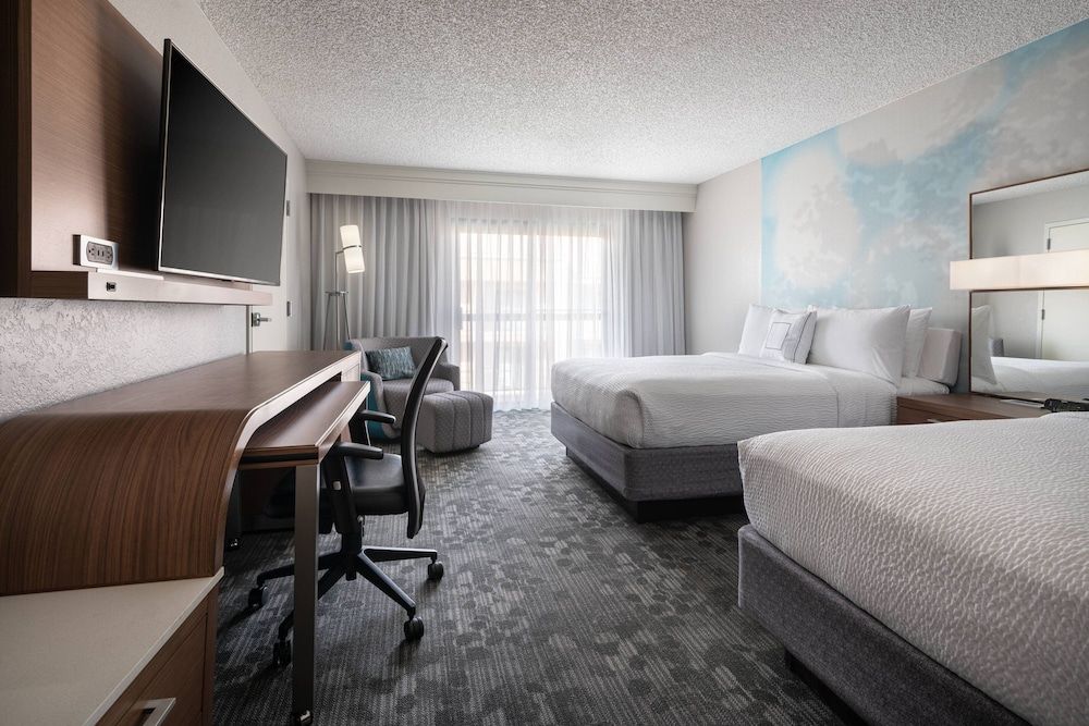 Courtyard by Marriott Las Vegas Convention Center featured 3