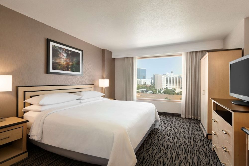 Embassy Suites by Hilton Convention Center Las Vegas Suite, 1 King Bed, Non Smoking 3