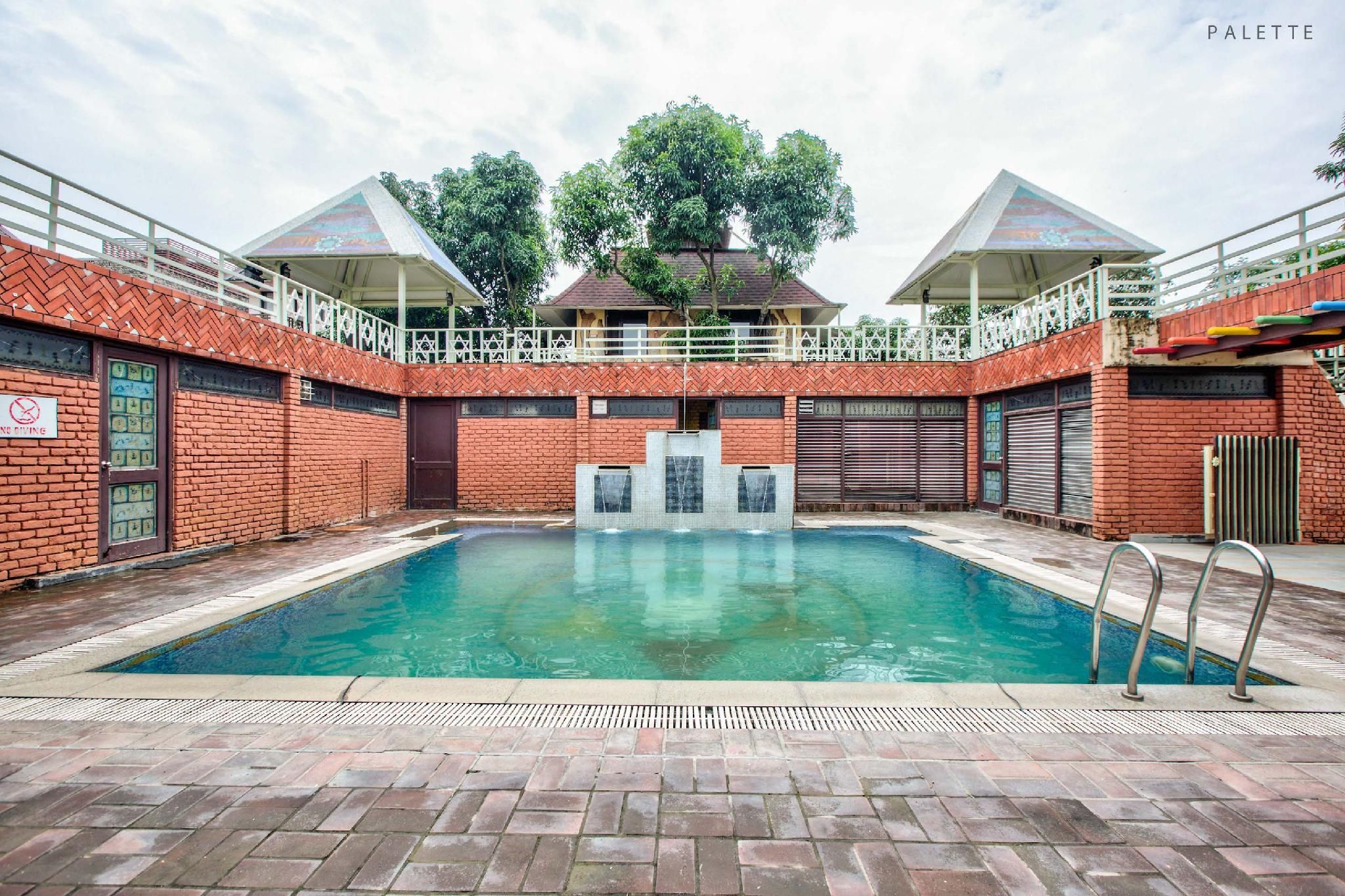 Swimming pool [outdoor]