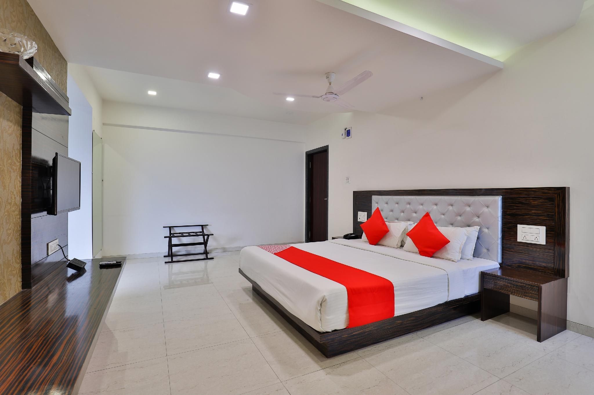 Capital O 22649 Hotel Westview Suite Double - Trent - Intech 4