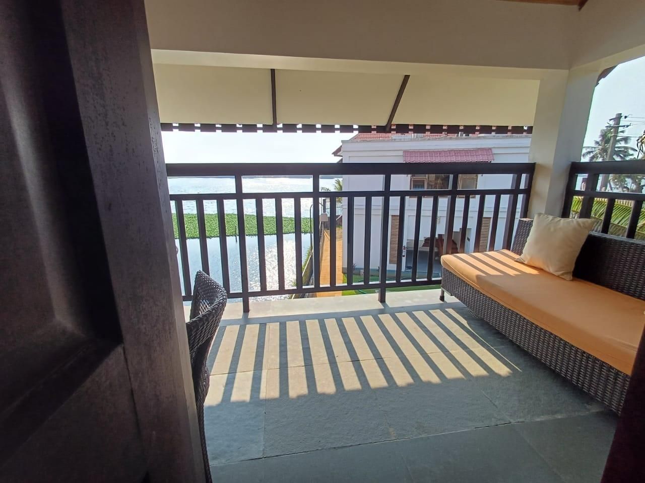 Paloma backwater Resort Premium Lake View King Room with Balcony 2