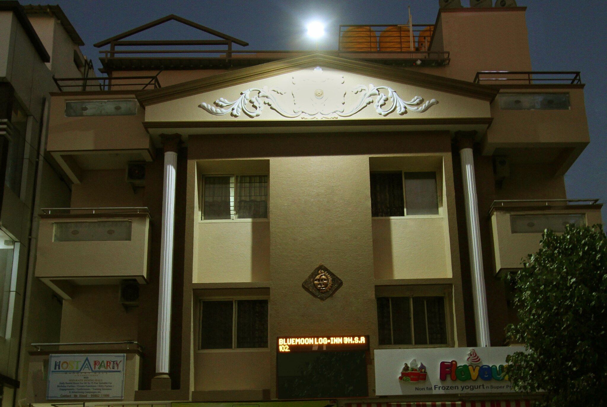 undefined Bluemoon Log-Inn 8