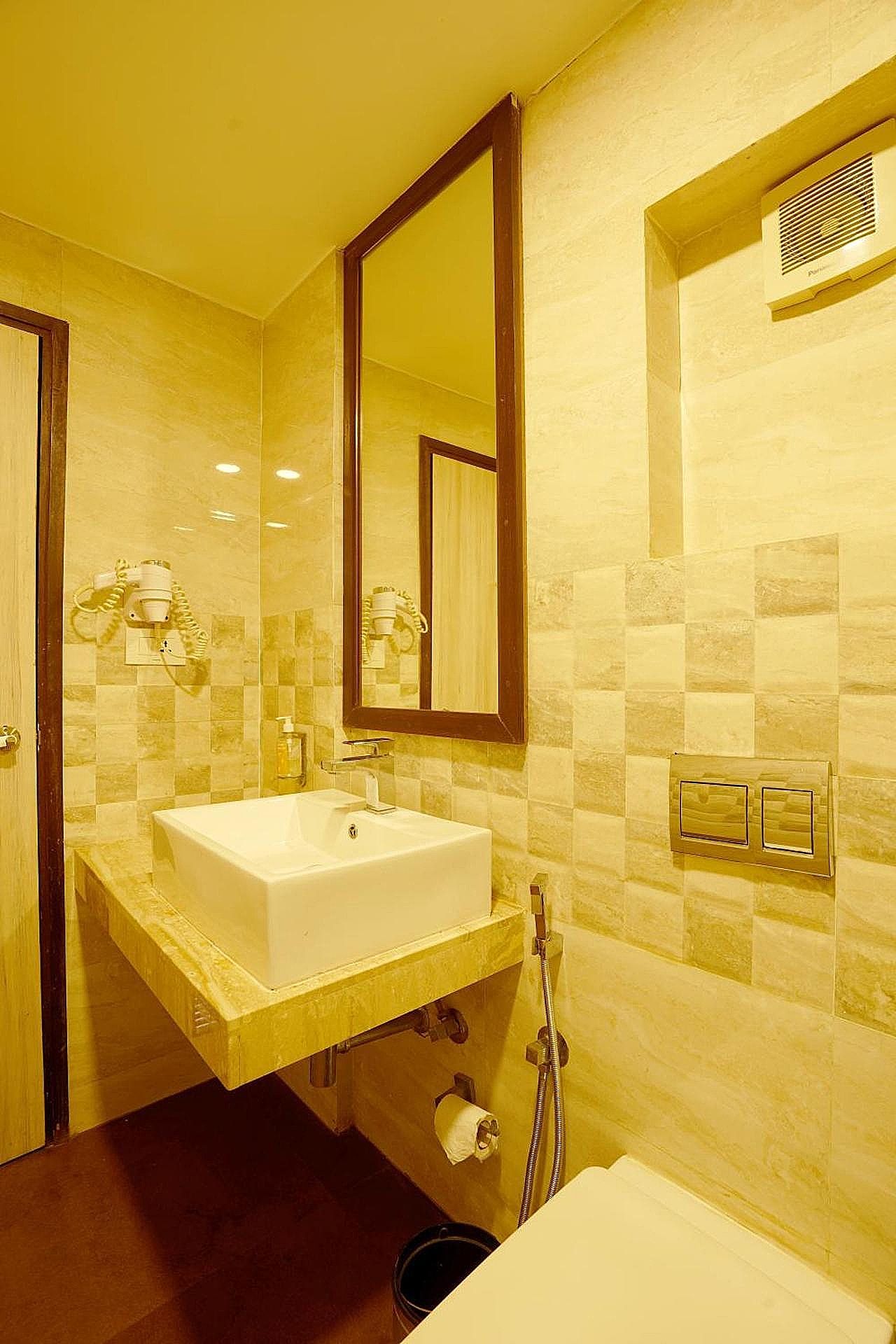 BloomSuites Calangute Superior Twin Room 4