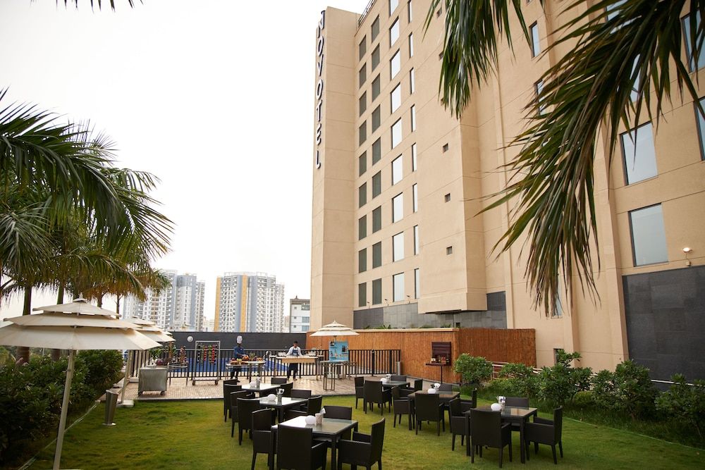 Novotel Chennai OMR Hotel bbq/picnic_area