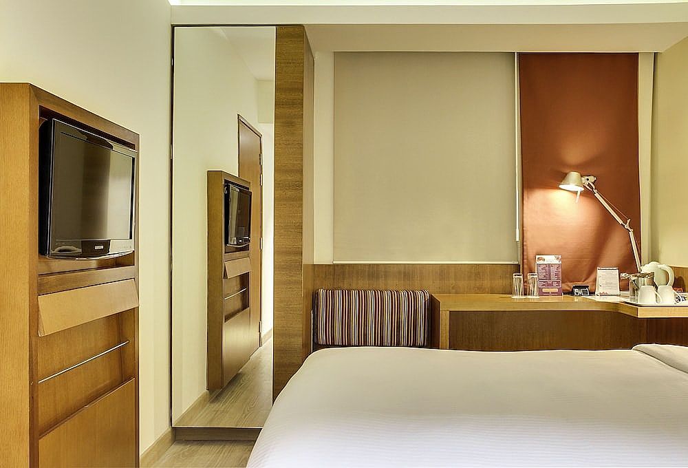 ibis Chennai OMR Hotel Deluxe Queen Bedroom - Sweet Bed by ibis 3