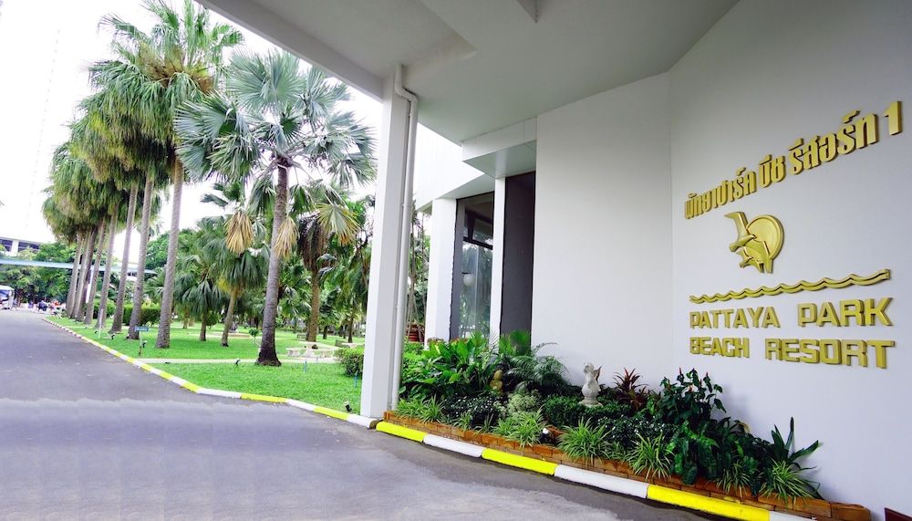 Pattaya Park Beach Resort entrance