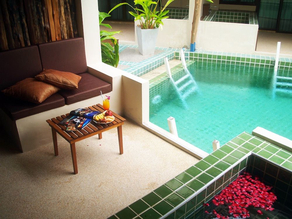 The Hideaway Resort Room, Jetted Tub, Poolside