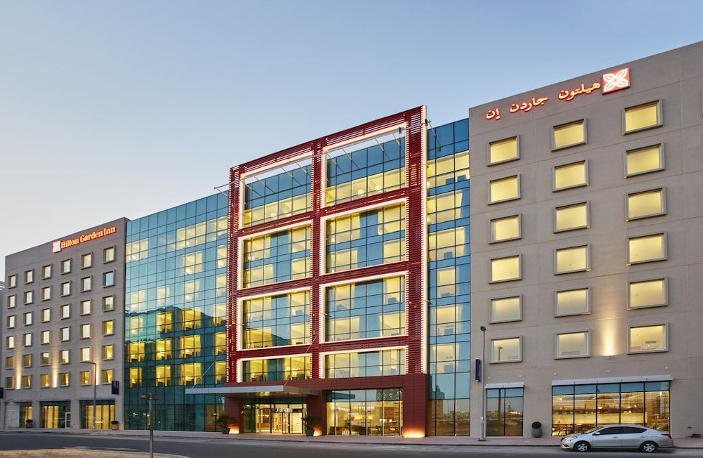 Hilton Garden Inn Dubai, Mall Avenue