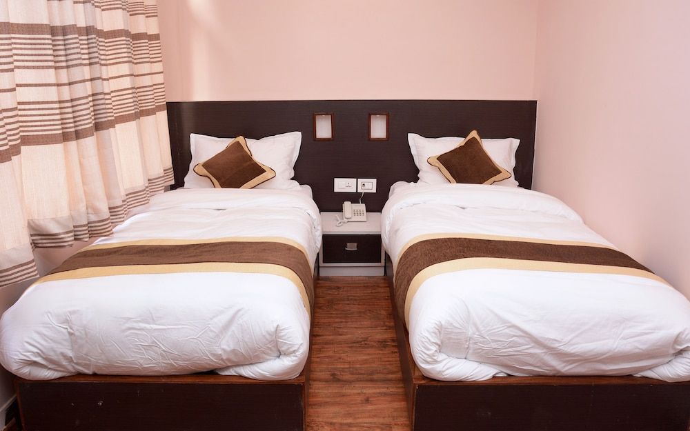 Lemon Tree Hotel Deluxe Twin Room, 2 Twin Beds 2