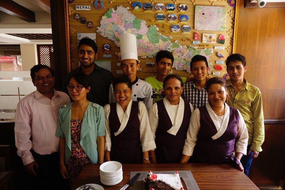 Hotel Everest Nepal dining_area