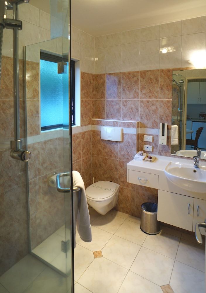 Cornwall Park Motor Inn Upstairs Studio with Shower 7