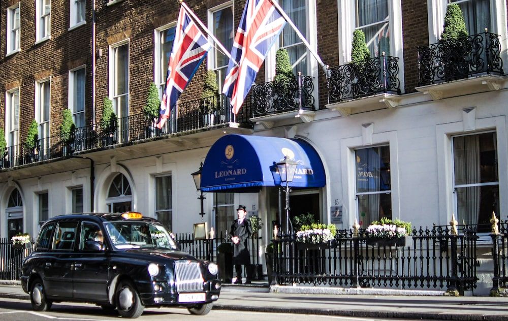 The Leonard Hotel entrance