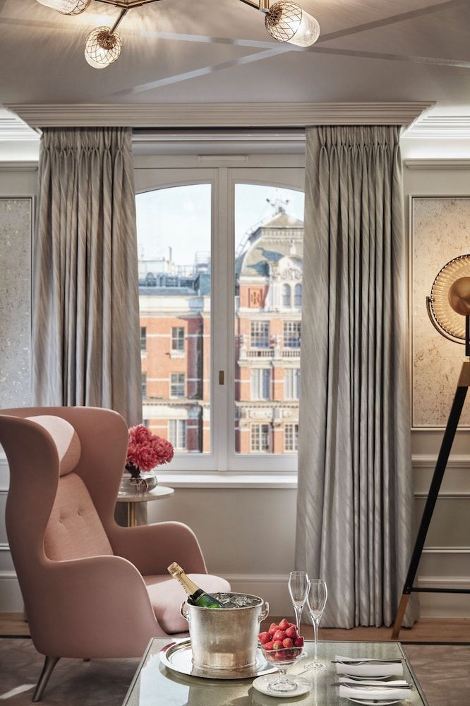 Mandarin Oriental Hyde Park, London Mandarin, Junior Suite, 1 King Bed 2