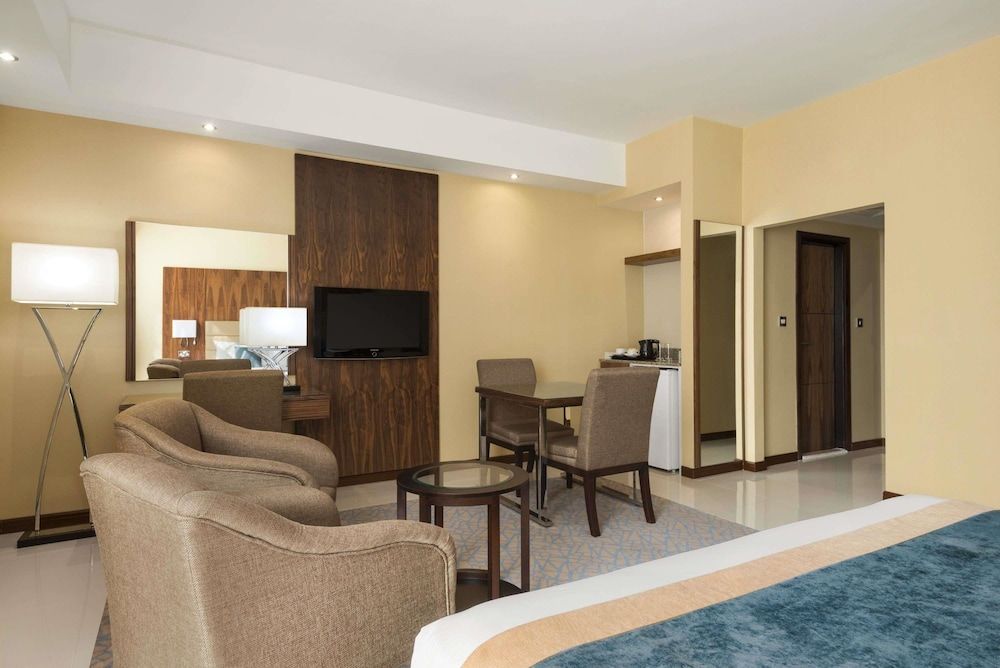 Howard Johnson by Wyndham Abu Dhabi room