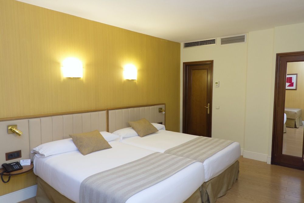 Hotel Los Condes Triple Room 2