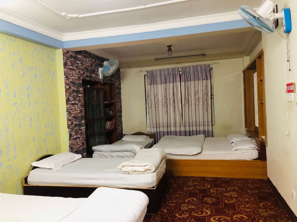 Sara's Backpackers Hotel 6 Bed Drom 4