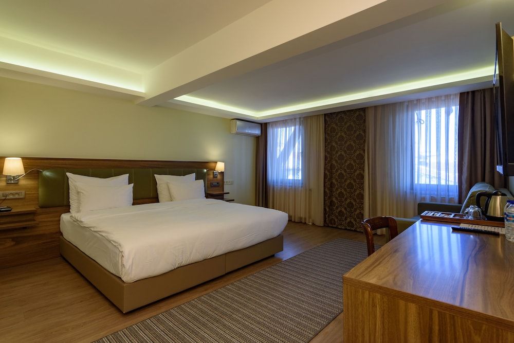 Numi Hotel Deluxe Family Room (4 People) 15