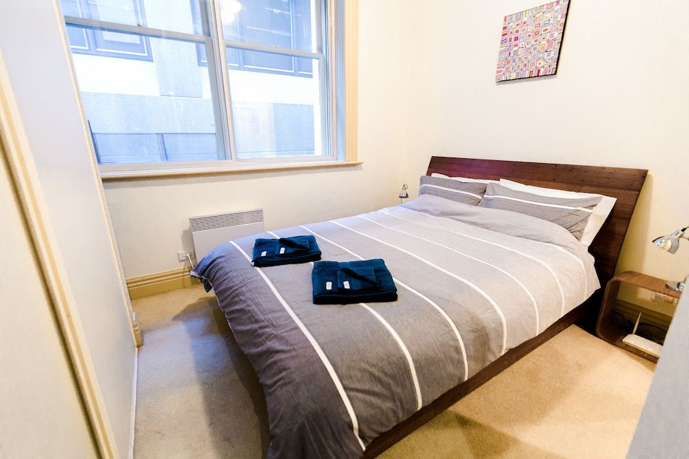 Flinders Lane-studio apartment room 3