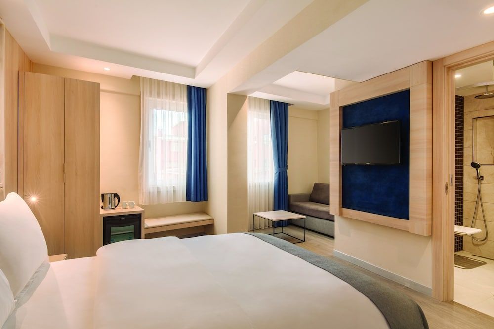 Ramada by Wyndham Istanbul Old City 2