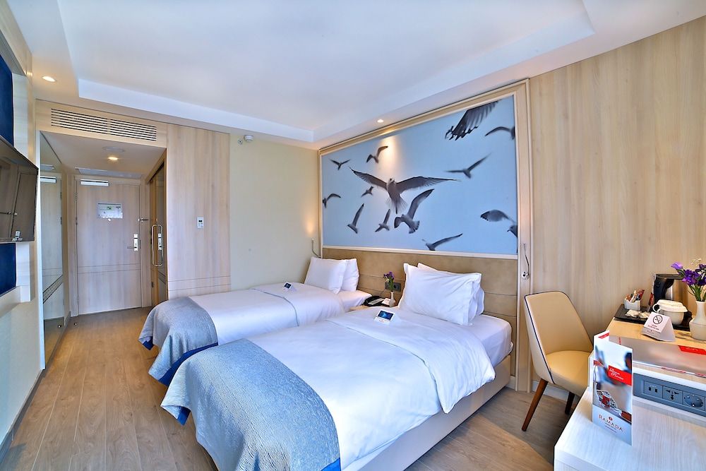 Ramada by Wyndham Istanbul Old City Room, 2 Twin Beds, Non Smoking 3