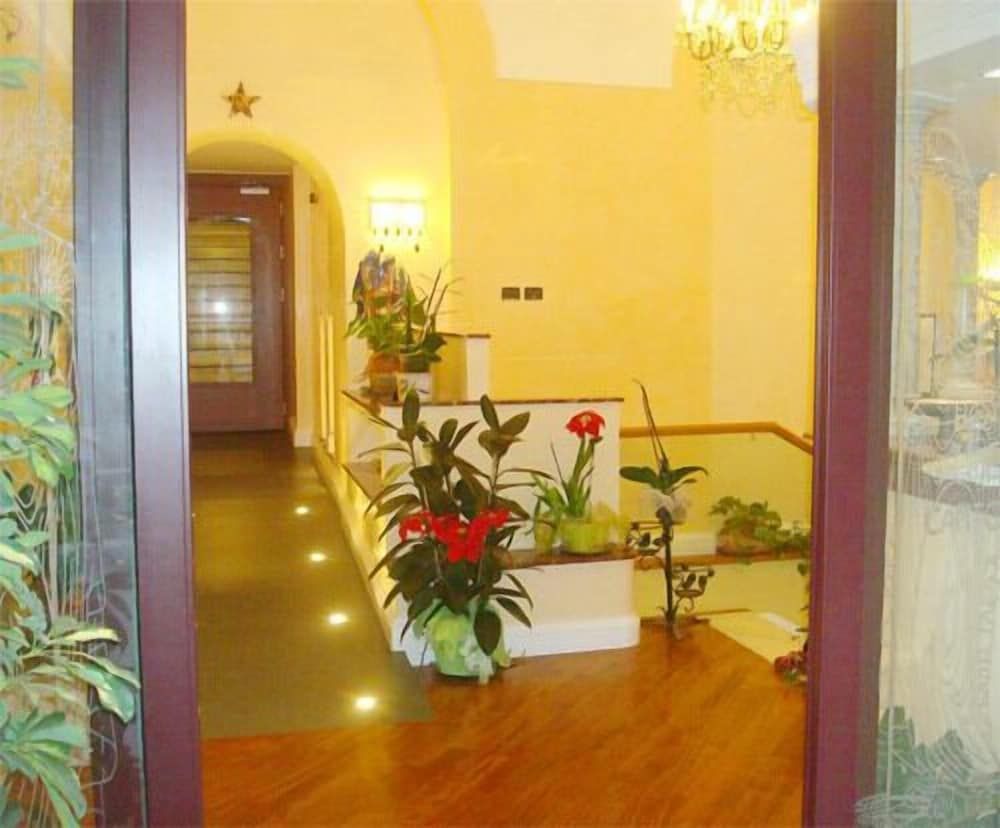 Hotel Dina 2