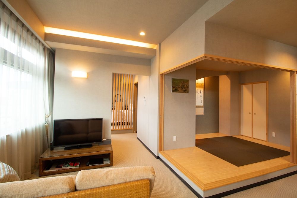 R&Run Kyoto serviced apartment & suites Family Suite, 3 Bedrooms, Jetted Tub, City View 10