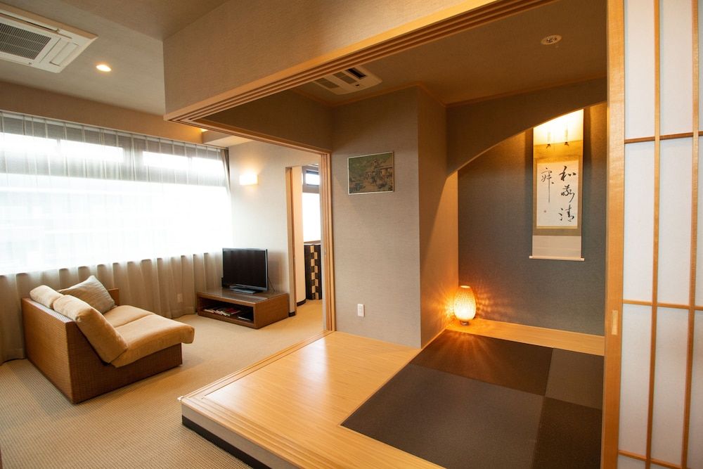 R&Run Kyoto serviced apartment & suites Family Suite, 3 Bedrooms, Jetted Tub, City View 9