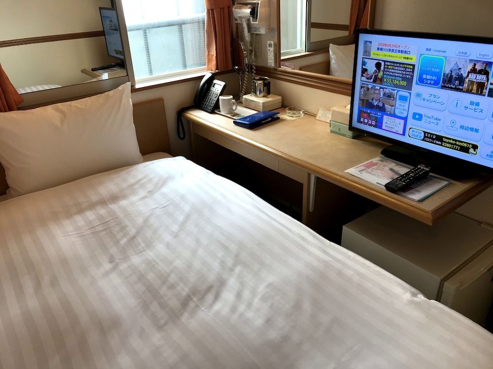 Toyoko Inn Kyoto Shijo-omiya Business Twin Room, Smoking 2