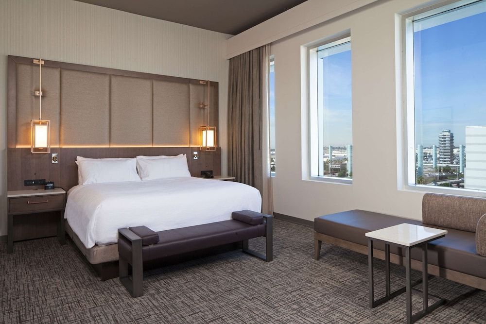 H Hotel Los Angeles, Curio Collection by Hilton featured 2