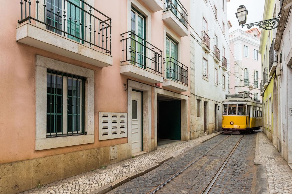 Alfama Modern Two-Bedroom Apartment w/ River View and Parking - by LU Holidays