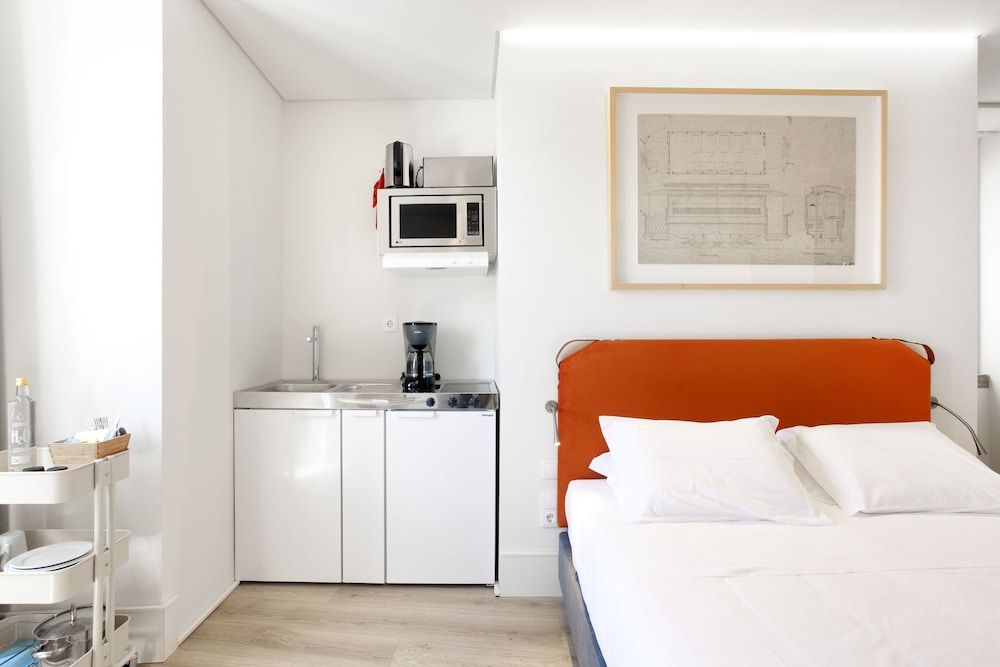 Lisbon Serviced Apartments - Ascensor da Bica Studio, City View 8