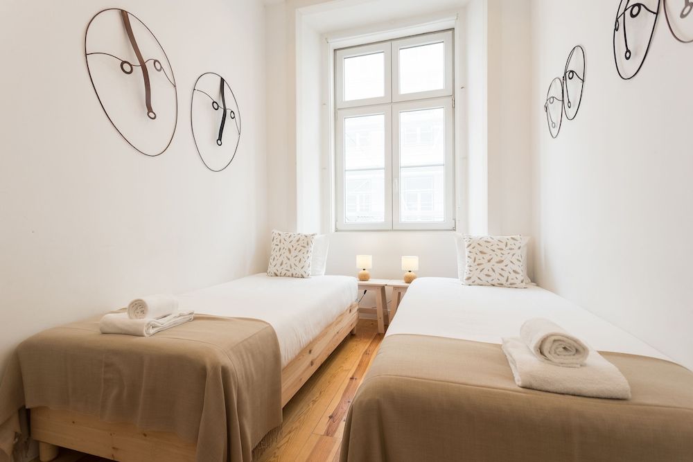 Baixa Modern Three-Bedroom Apartment - by LU Holidays room 4