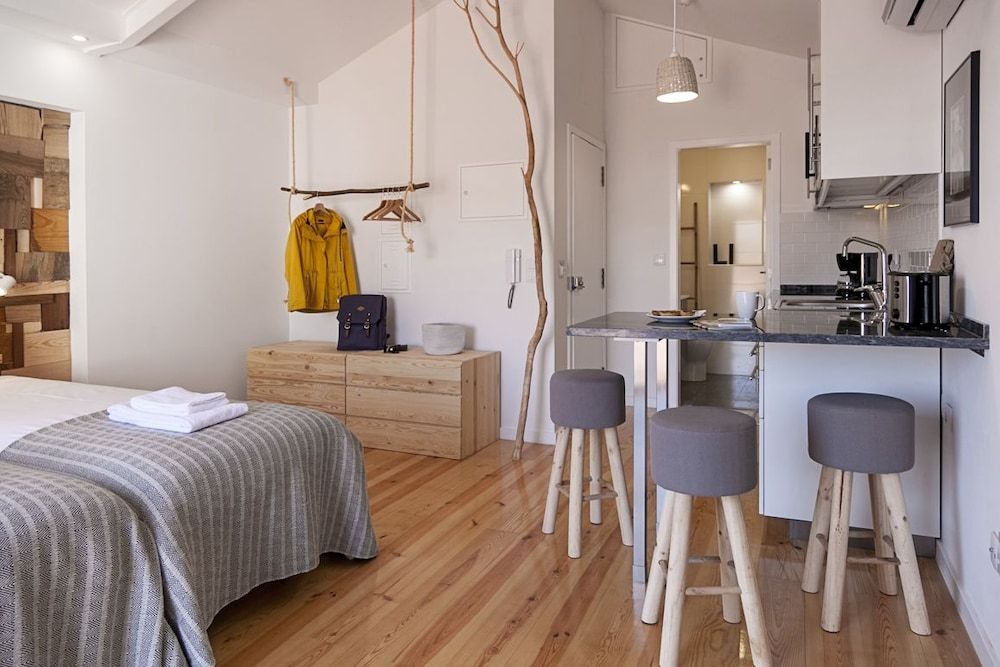 Bairro Studio Apartment - by LU Holidays 3