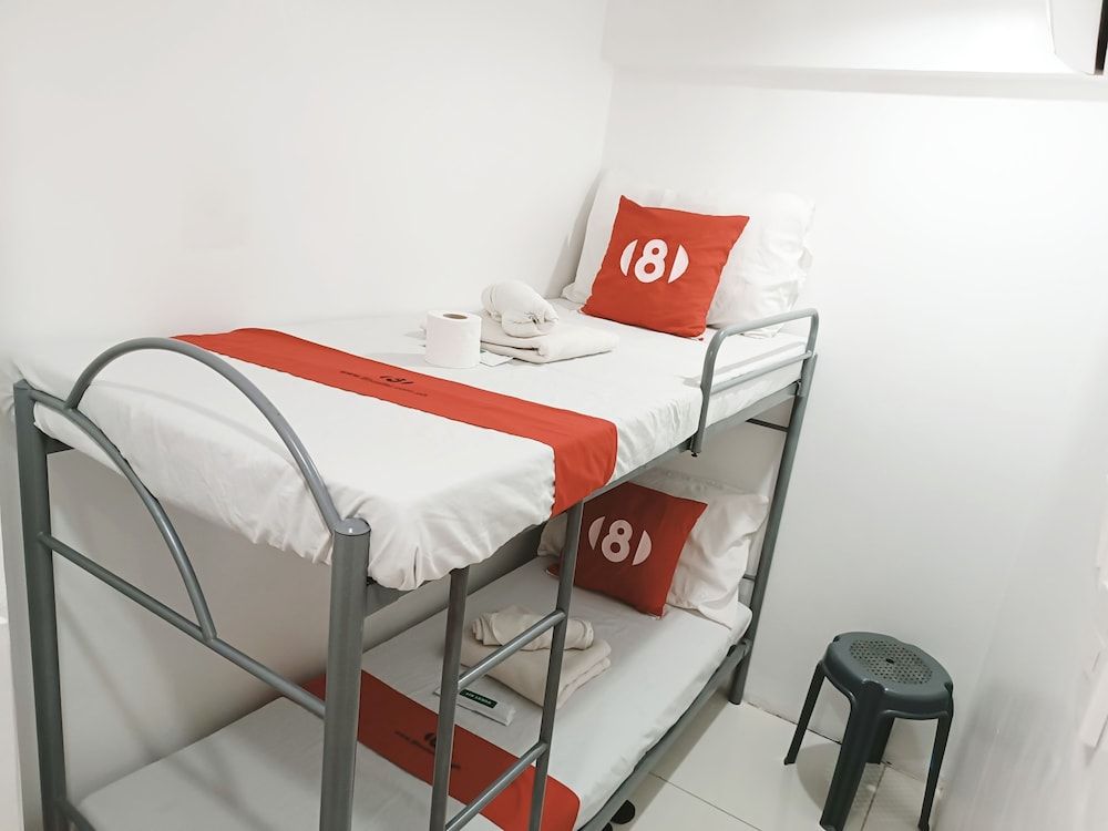 8Hostel Basic Single Room 13