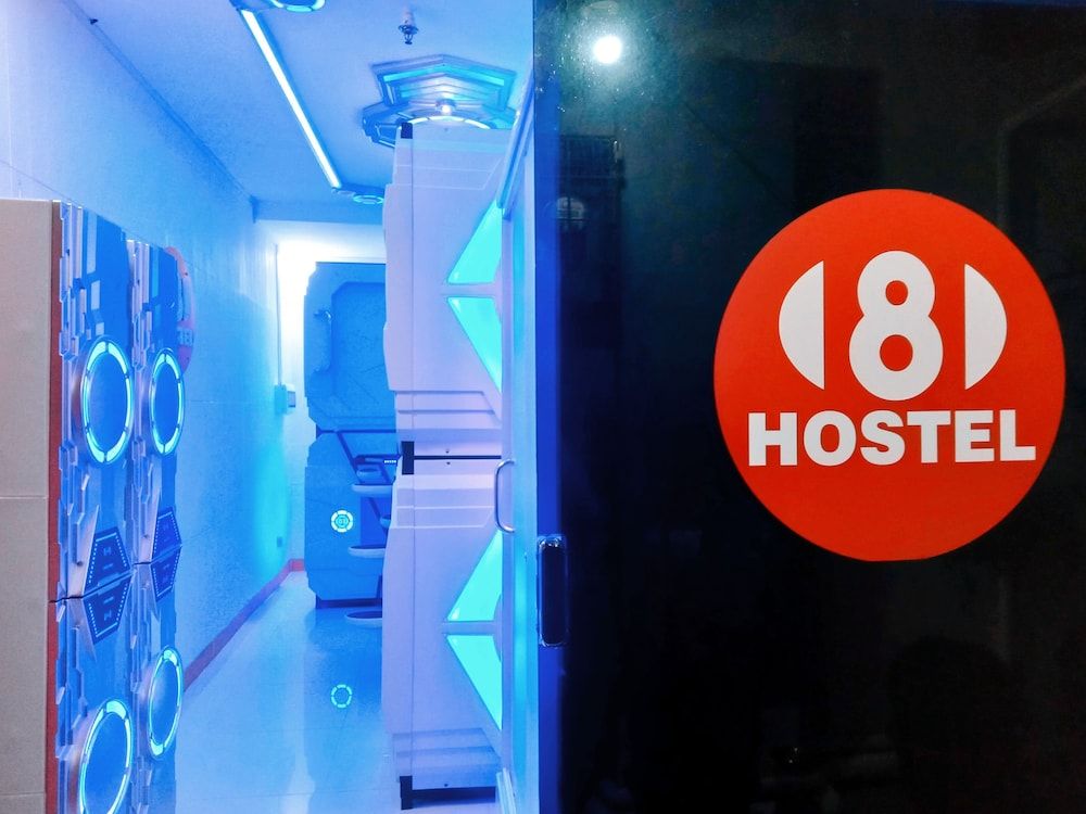 8Hostel 2