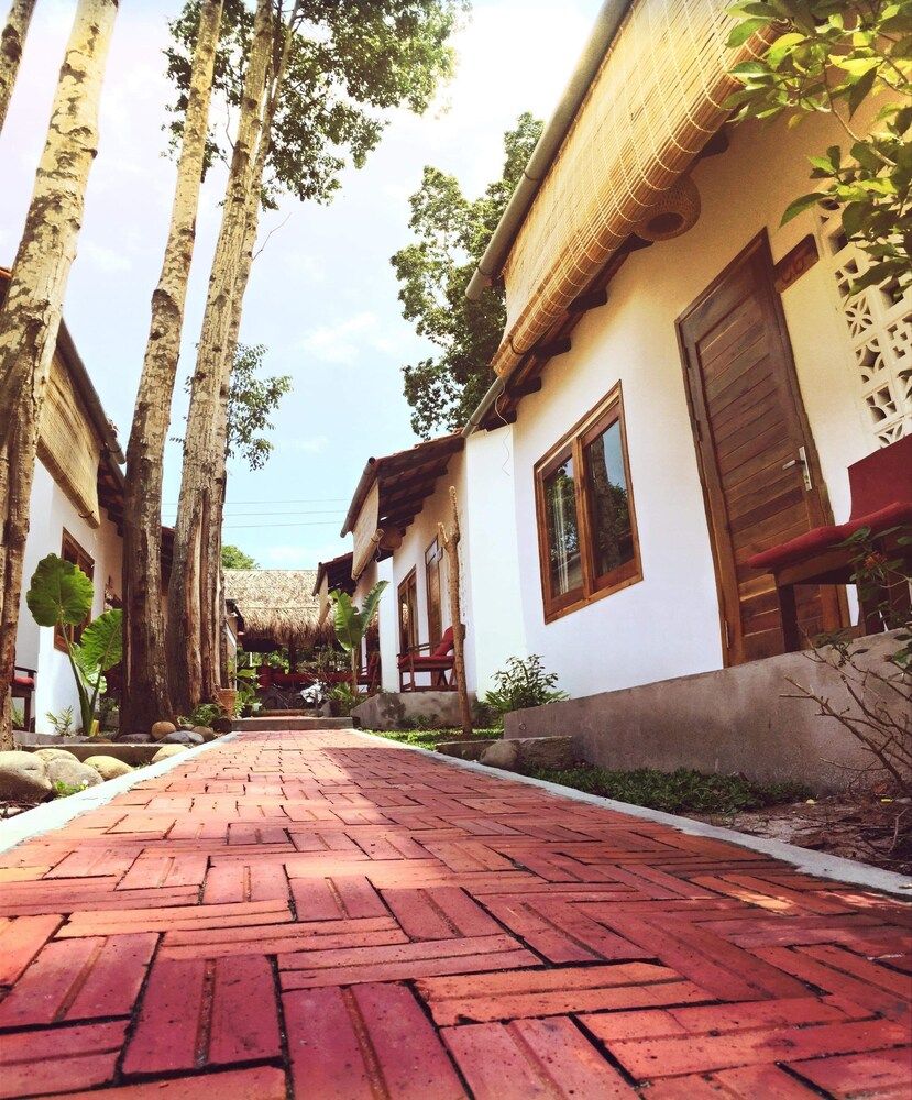 Langchia Home - Hostel entrance 2