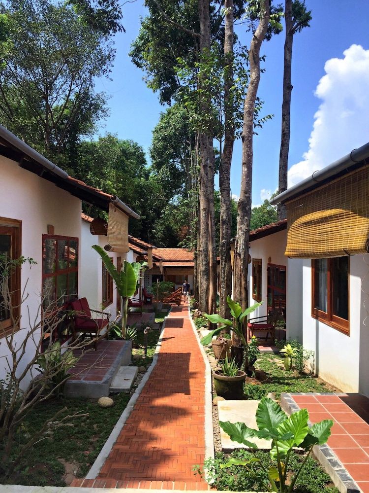 Langchia Home - Hostel entrance 3